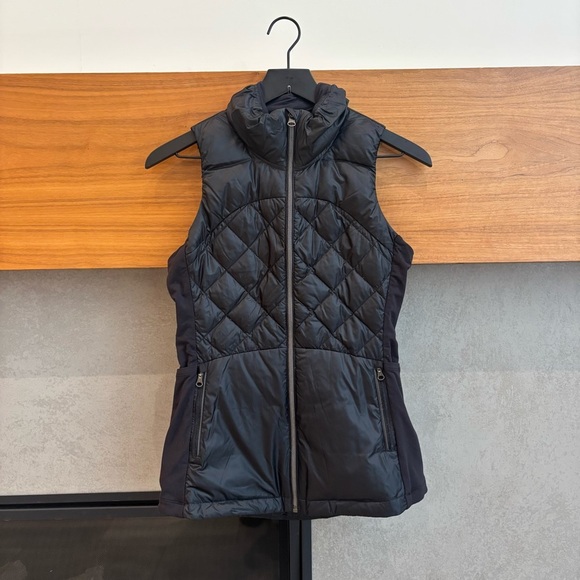 Lululemon Down For A Run Vest in Black, Size 4 - Picture 8 of 16